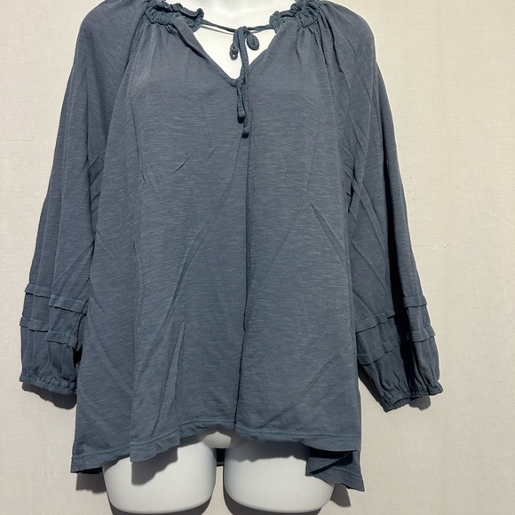 Wonderly Blue Gray Tunic with 3/4 Sleeves and Tie Front - Picture 1 of 5